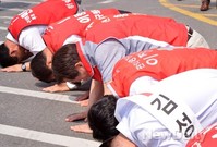 [포토]큰 절하는 정몽준 후보, 