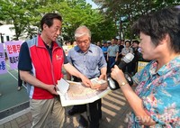 [포토]용산구 개발 건의사항 듣는 정몽준후보