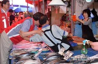 [포토]삼성시장 상인, 정몽준 후보와 함께하는 포토타임