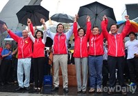 [포토]새누리당 성북구 후보들과 인사하는 정몽준 후보