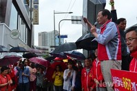 [포토]선거 하루 앞둔 정몽준 후보, 유세 총력전