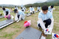 이제 곧 '현충일' 국립묘지 돌보는 공군장병