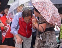 [포토]시민과 소통하는 정몽준 후보
