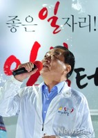 [포토]정몽준 후보 지지호소 하는 서청원 의원