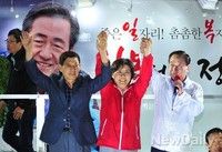 [포토]손 맞잡은 김황식-이혜훈-서청원