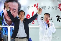 [포토]청계광장에서 유세하는 정몽준 서울시장 후보와 서처원 의원