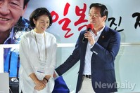 [포토]막판 유세 펼치는 정몽준 후보 내외 