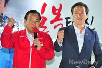 [포토]화이팅하는 이완구 원내대표와 정몽준 후보