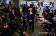 [포토]투표 후 인터뷰하는 정몽준 후보