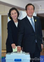 [포토]선거당일 아침 투표소 찾은 정몽준 후보내외