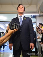 [포토]투표직후 인터뷰하는 정몽준 후보