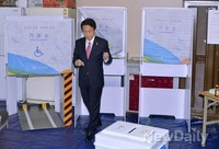 [포토]투표하고 나오는 남경필 후보