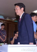 [포토]투표직후 투표장 나서는 남경필 후보