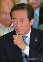 [포토]출구조사 지켜보는 정몽준 후보