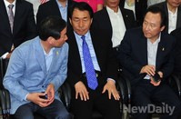 [포토]대화 나누는 '유정복-안상수-홍일표'