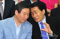 [포토]대화 나누는 유정복 후보와 안상수 선대위원장