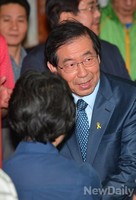 [포토]재선에 성공한 박원순 후보