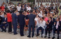 [포토]'감사합니다!' 인사하는 남경필 당선인