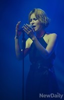 [포토]열창하는 거미, 4년만에 미니앨범으로 컴백