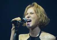 [포토]절규하는듯한 곡 '사랑했으니..됐어'로 컴백한 거미