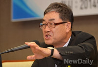 [포토]주제발표하는 이주천 원광대 교수