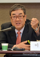 [포토]이주천 교수, '통진당의 이적성과 반체제적 성격을 널리 알려야 한다'