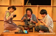 [포토]동일본 대지진을 배경으로 펼쳐지는 연극 '배수의 고도'