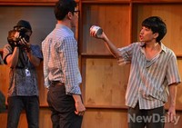 [포토]연극'배수의고도' 분노하는 타이요