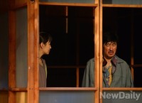 [포토]연극'배수의고도' 갈등 빚는 사이조-유우