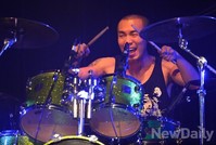 [포토]드럼치는 체리필터 손스타