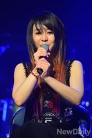 [포토]4년만의 컴백 무대에선 체리필터 조유진