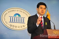 [포토]당대표 출마선언 하는 새누리당 김태호 의원