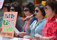 [포토]기자회견문 발표하는 이경자 회장