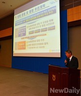 [포토]우리투자증권 합병 계획 발표하는 임종룡 회장