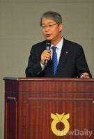 [포토]우리투자증권 합병계획 발표하는 임종룡 회장