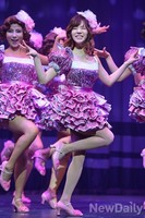 [포토]뮤지컬 싱잉인더레인 춤추는 소녀시대 써니