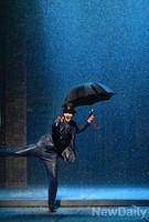[포토]빗속에서 화려한 탭댄스를, 뮤지컬 '싱잉인더레인'