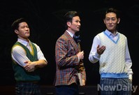 [포토]싱잉인더레인 발음연습하는 제이