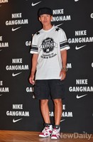 [포토]반바지 반팔티셔츠 입은 션