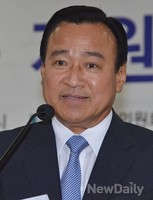 [포토]인사말 하는 새누리당 이완구 원내대표