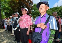 [포토]KBS규탄집회 시작 전 '국기에대한 경례'