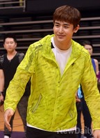 [포토]코트에 선 닉쿤, '학창시절 배드민턴 선수 출신이에요~'