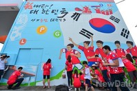 [포토]김연아, 힘내라 대한민국 벽화그리기 참가