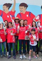 [포토]힘내라 대한민국 벽화그리기에 동참한 김연아