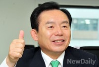 [포토]뉴데일리와 인터뷰 진행하는 이인제 후보