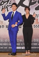 [포토]끝없는 사랑 류수영-황정음, 선남선녀의 빛나는 손인사