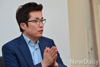 [포토]인터뷰하는 새누리당 김상민의원