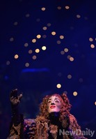 [포토]초라한 자신을 노래하는 그리자벨라