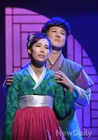 [포토]뮤지컬 균, '쌍생이었으면..'바라는 매창과 희경