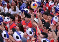 [포토]대한민국-러시아전 영동대로 거리응원, 열광하는 붉은악마들